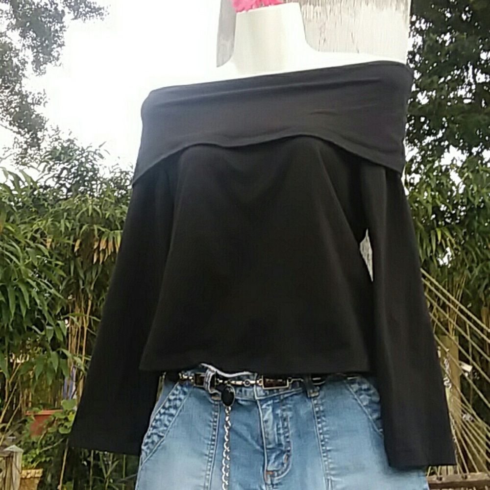 Tammy Mars Black off-the-shoulder Top